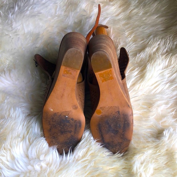 Lucky Brand Open Toed Leather Wedges - Picture 3 of 7